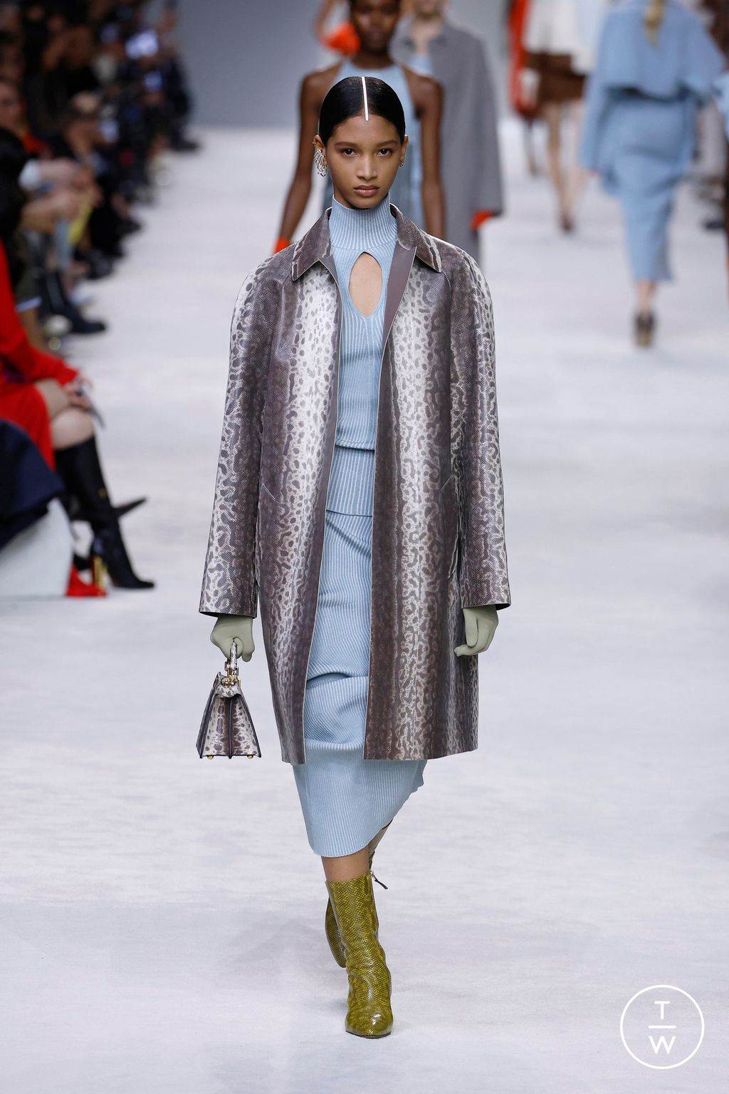 Fashion Week Milan Spring/Summer 2024 look 17 from the Fendi collection womenswear