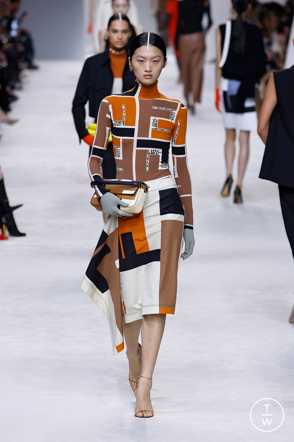 Fashion Week Milan Spring/Summer 2024 look 30 from the Fendi collection womenswear