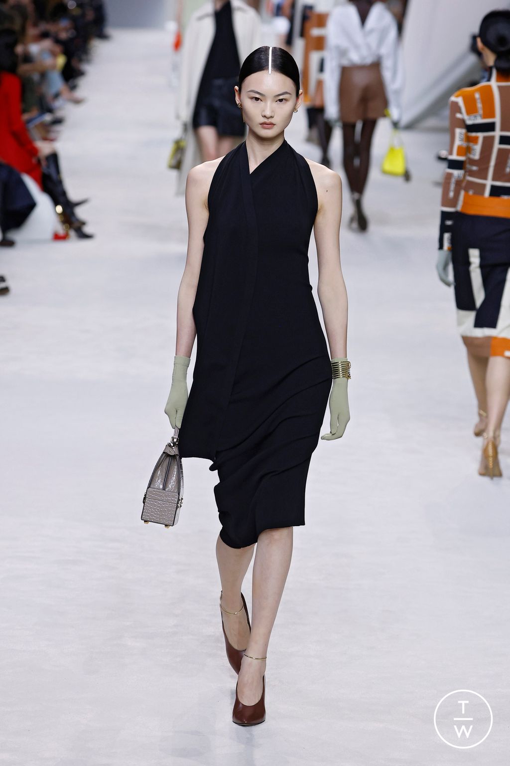Fashion Week Milan Spring/Summer 2024 look 32 from the Fendi collection 女装