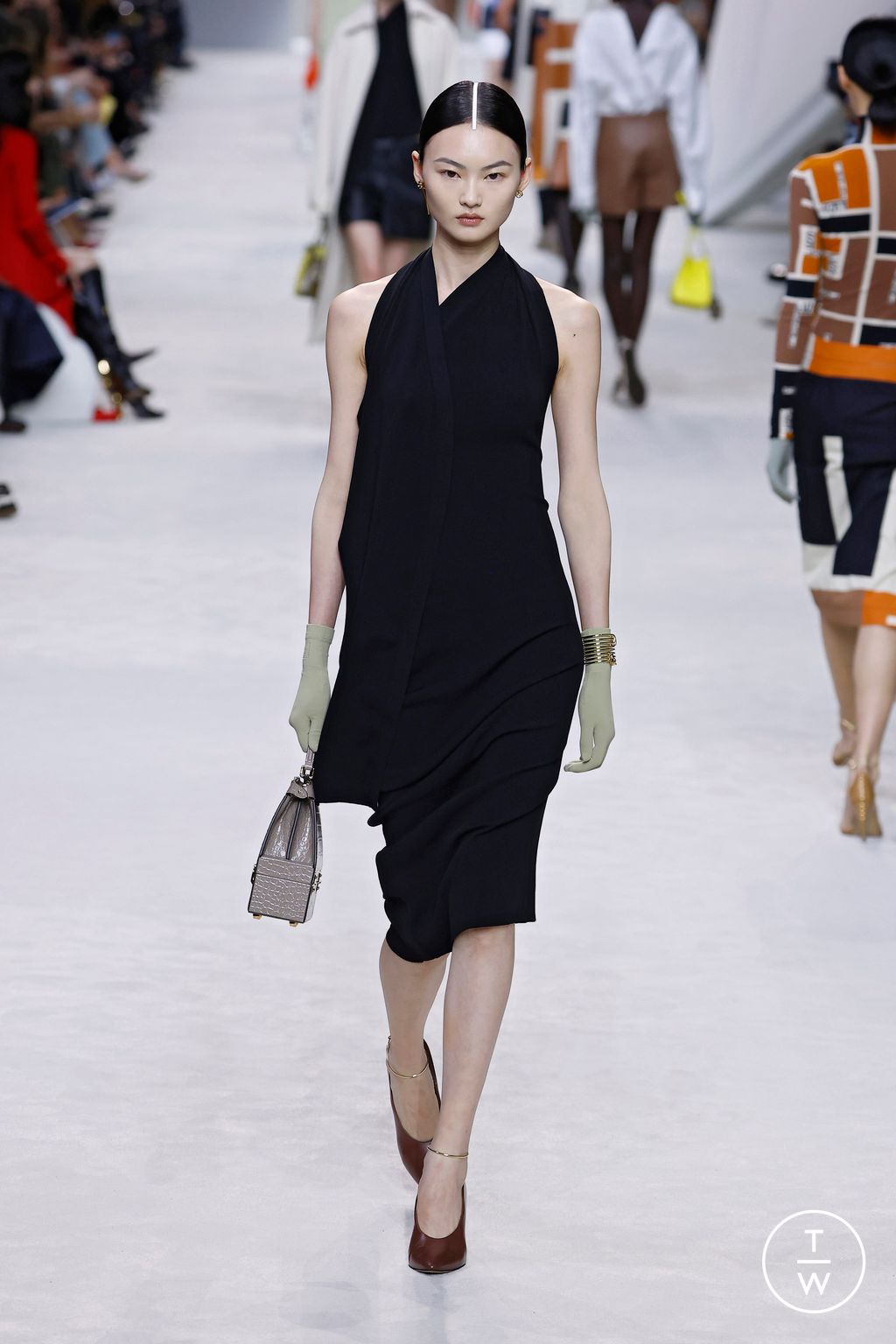 Fashion Week Milan Spring/Summer 2024 look 32 de la collection Fendi womenswear