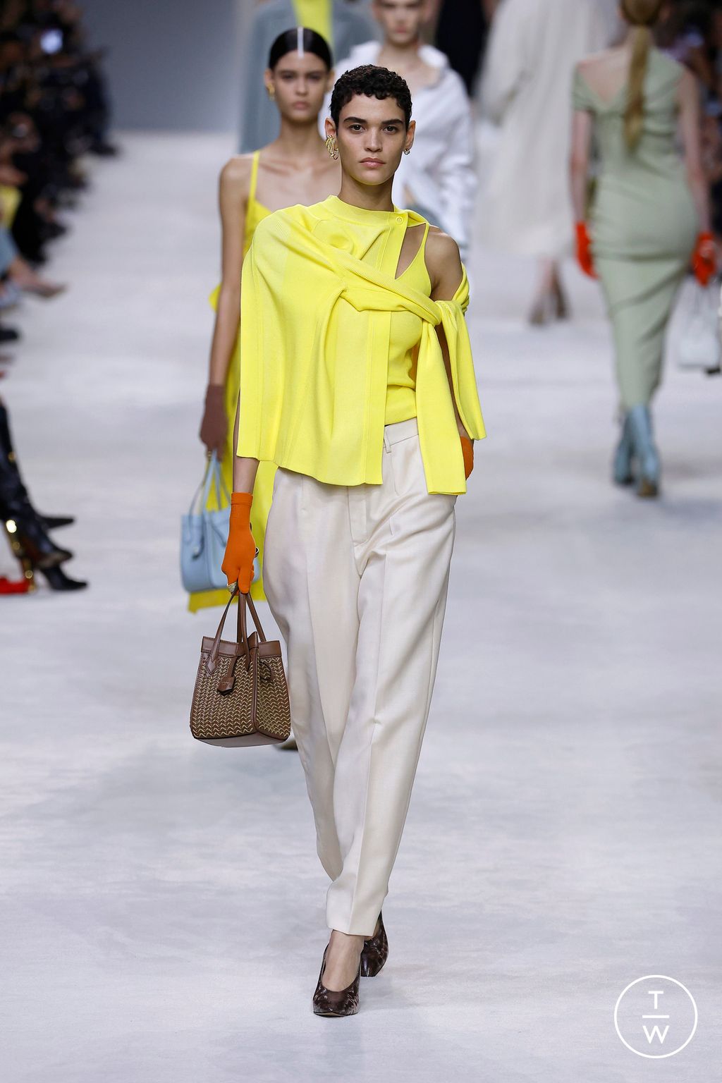 Fashion Week Milan Spring/Summer 2024 look 37 from the Fendi collection 女装