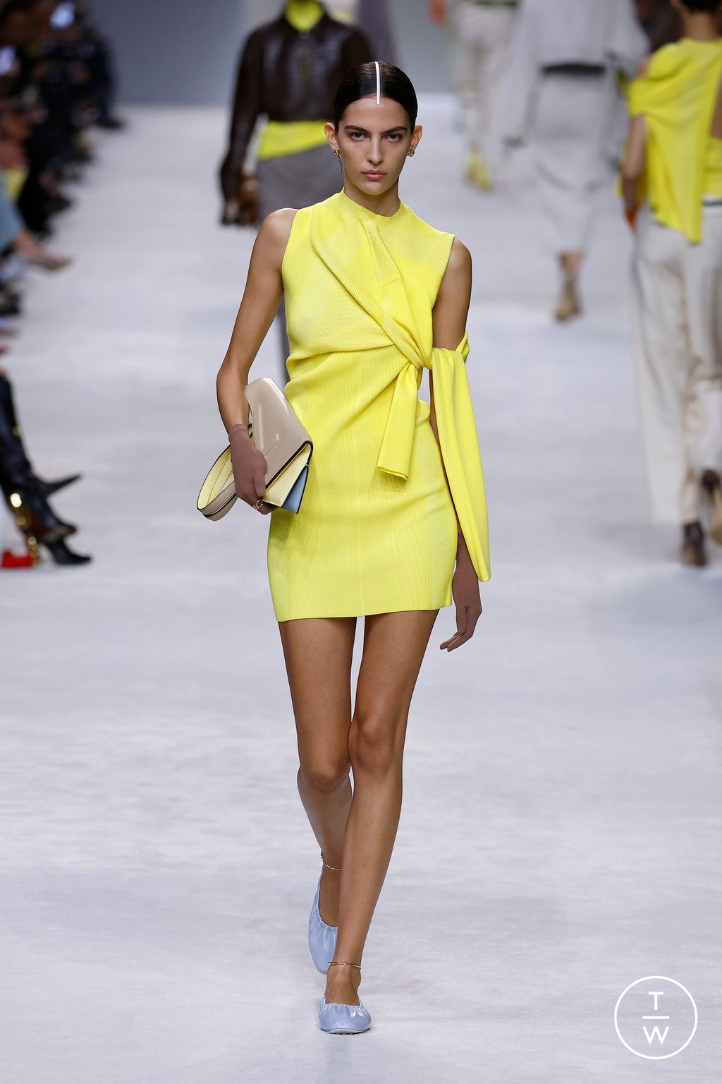 Fashion Week Milan Spring/Summer 2024 look 41 from the Fendi collection 女装