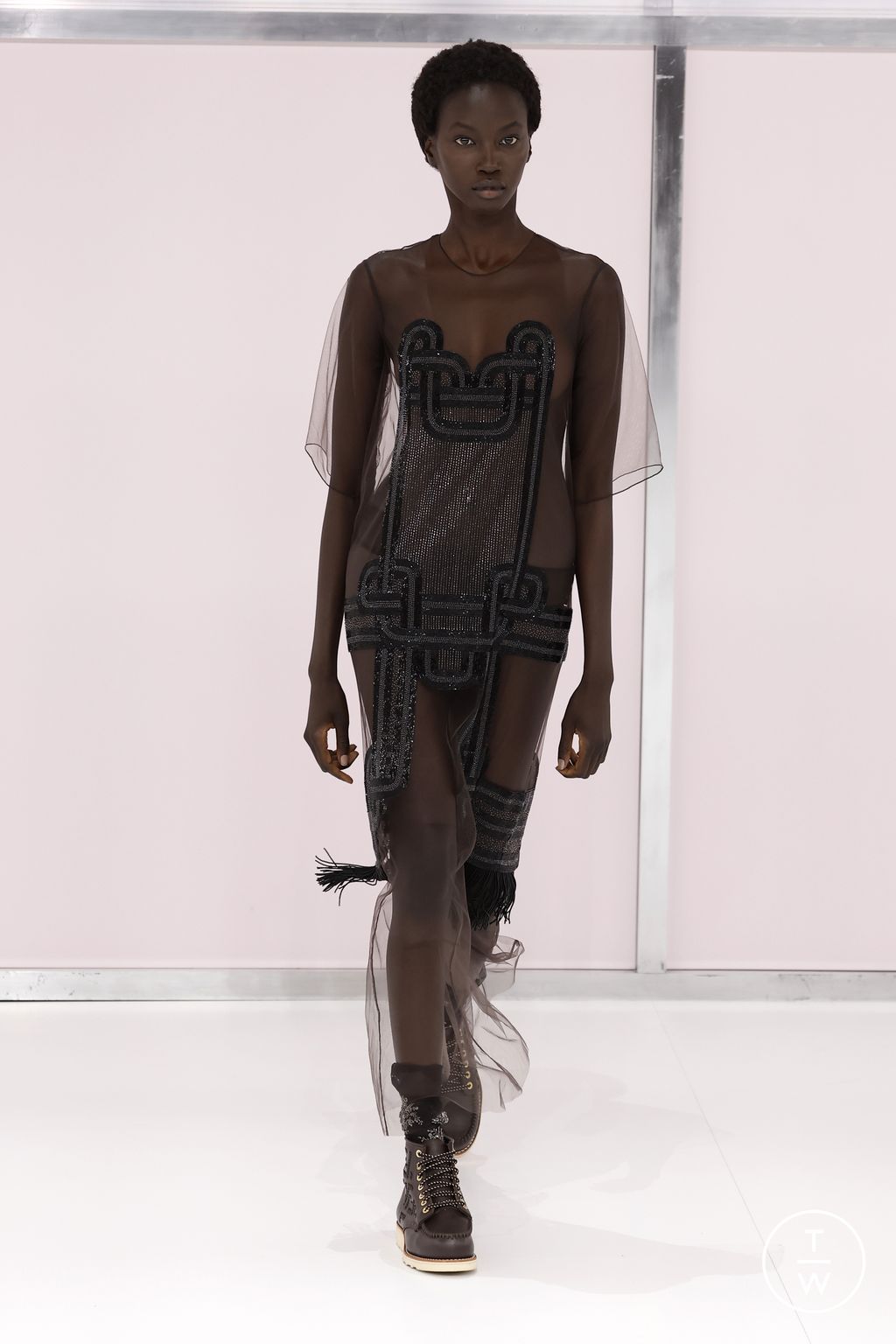 Fashion Week Milan Spring/Summer 2025 look 1 from the Fendi collection 女装