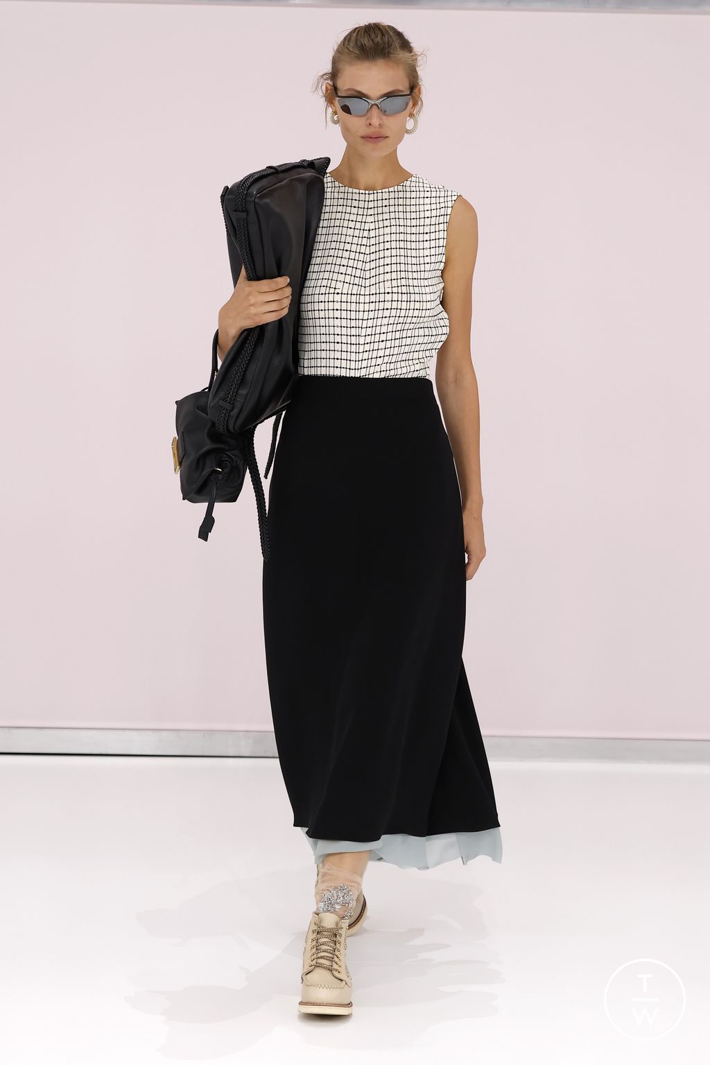 Fashion Week Milan Spring/Summer 2025 look 7 from the Fendi collection 女装