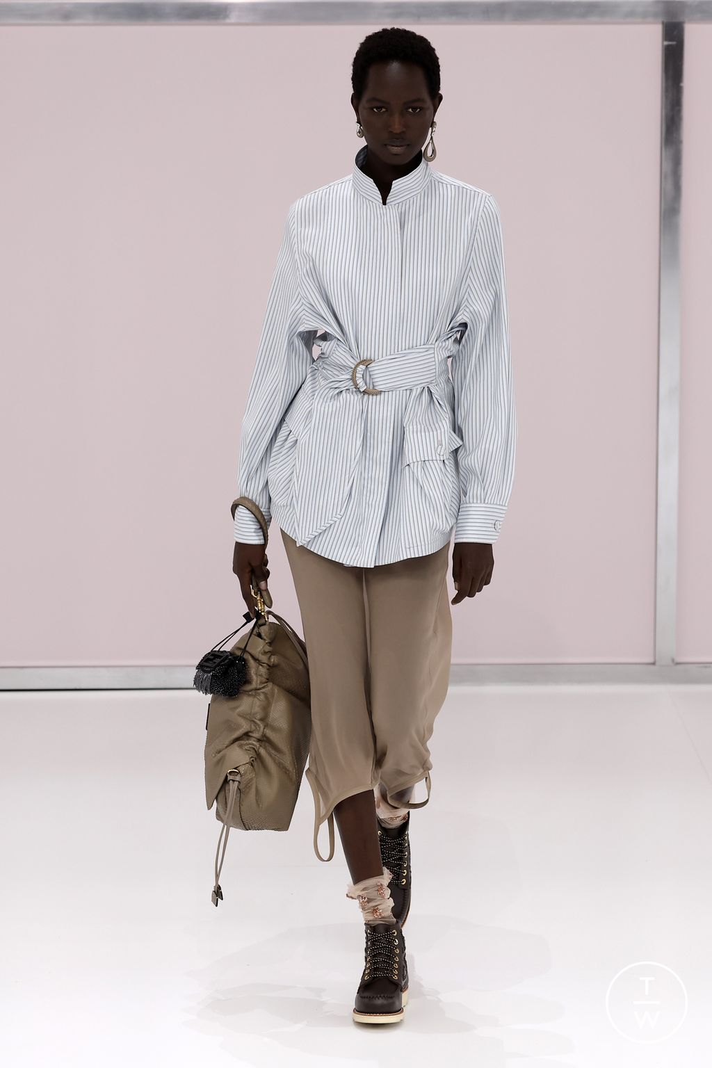 Fashion Week Milan Spring/Summer 2025 look 23 from the Fendi collection 女装