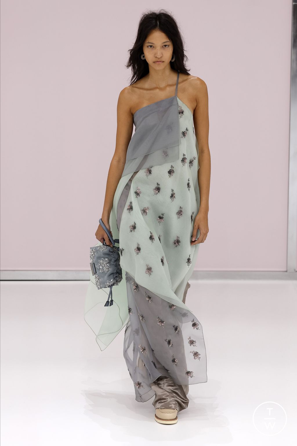 Fashion Week Milan Spring/Summer 2025 look 26 from the Fendi collection 女装