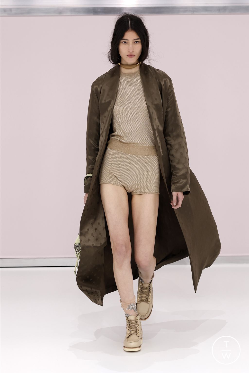 Fashion Week Milan Spring/Summer 2025 look 28 from the Fendi collection 女装