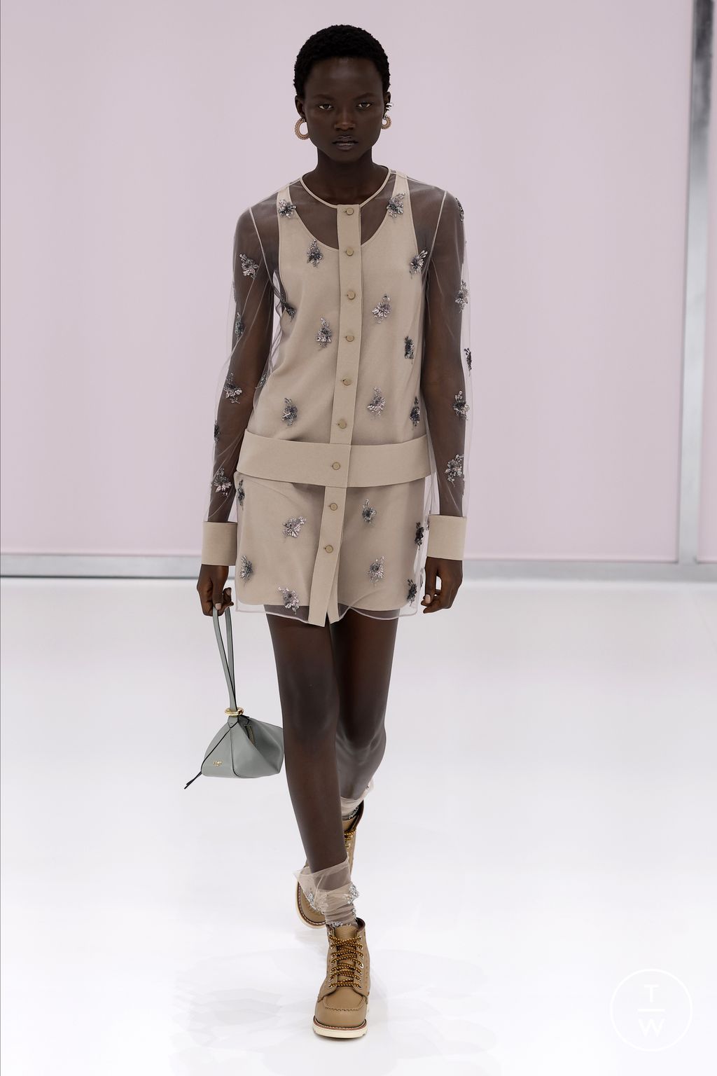 Fashion Week Milan Spring/Summer 2025 look 42 from the Fendi collection 女装