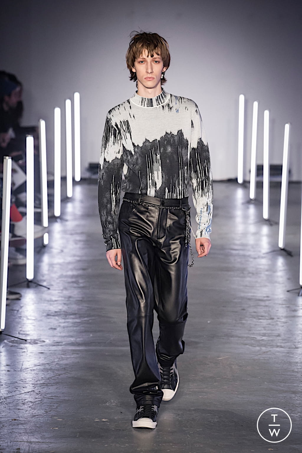 Fashion Week London Fall/Winter 2020 look 3 from the Feng Chen Wang collection menswear