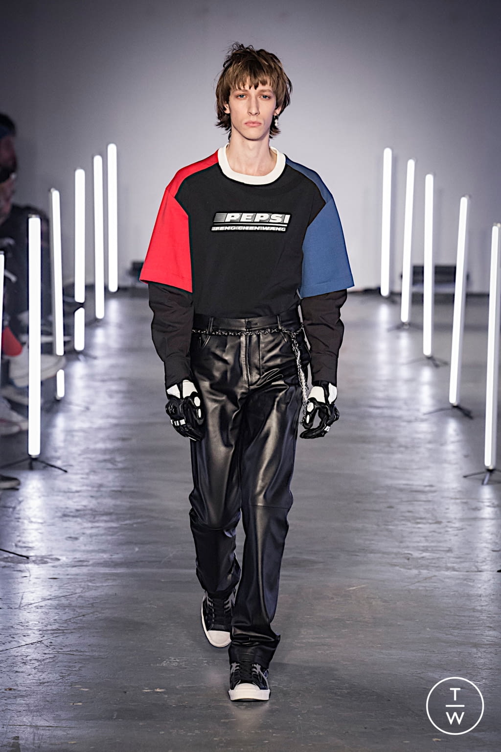 Fashion Week London Fall/Winter 2020 look 23 from the Feng Chen Wang collection menswear