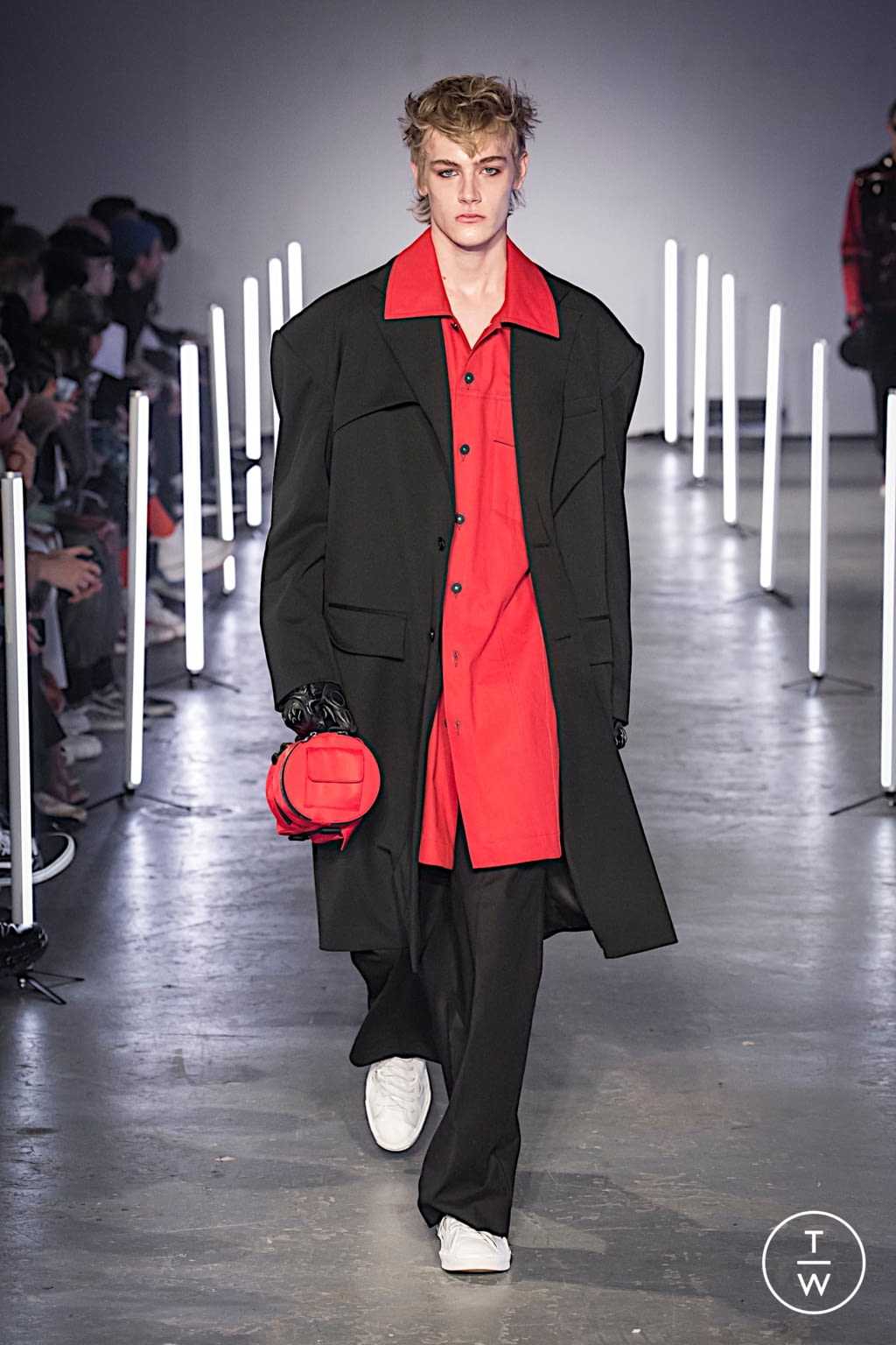 Fashion Week London Fall/Winter 2020 look 27 from the Feng Chen Wang collection menswear