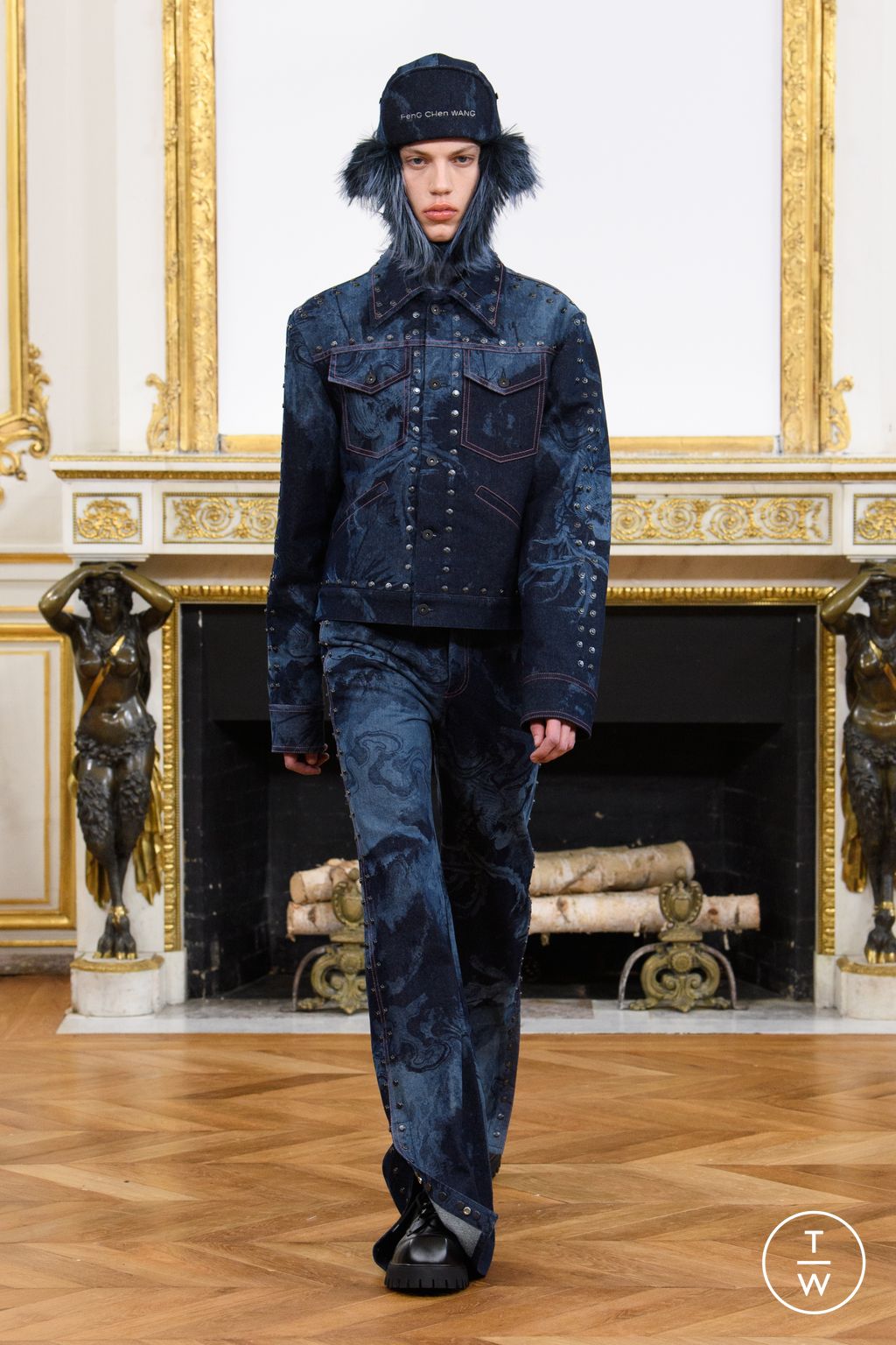Fashion Week Paris Fall/Winter 2023 look 1 from the Feng Chen Wang collection menswear