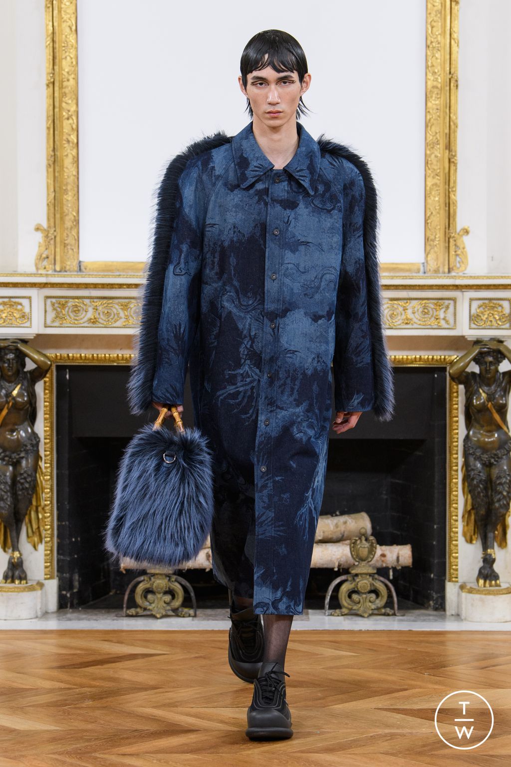 Fashion Week Paris Fall/Winter 2023 look 2 de la collection Feng Chen Wang menswear
