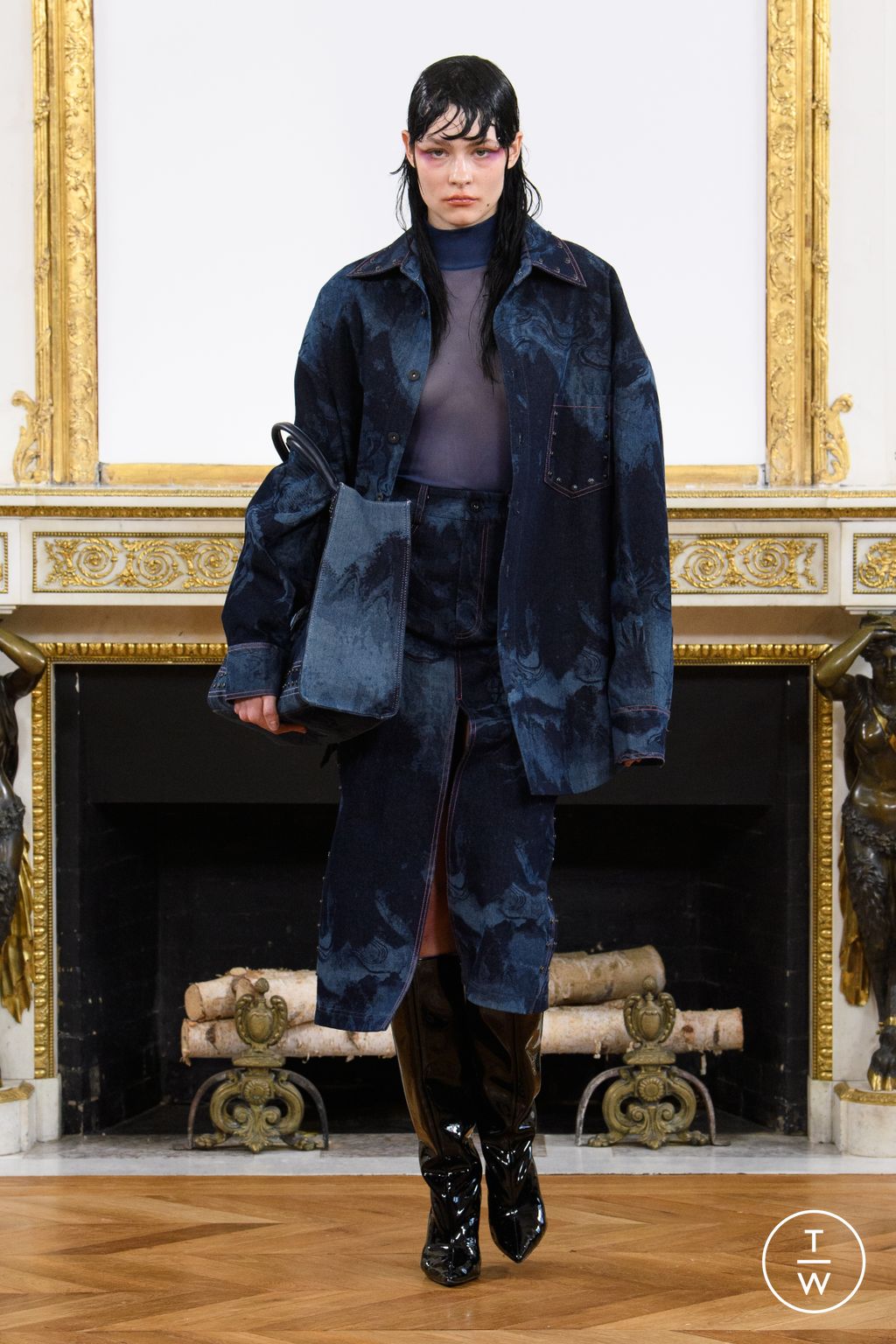 Fashion Week Paris Fall/Winter 2023 look 3 from the Feng Chen Wang collection menswear
