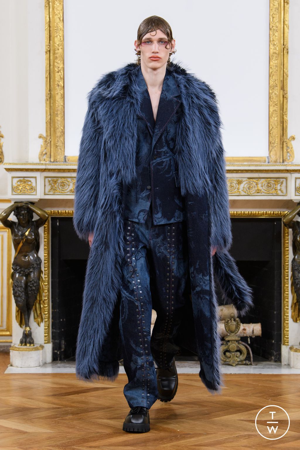 Fashion Week Paris Fall/Winter 2023 look 4 de la collection Feng Chen Wang menswear