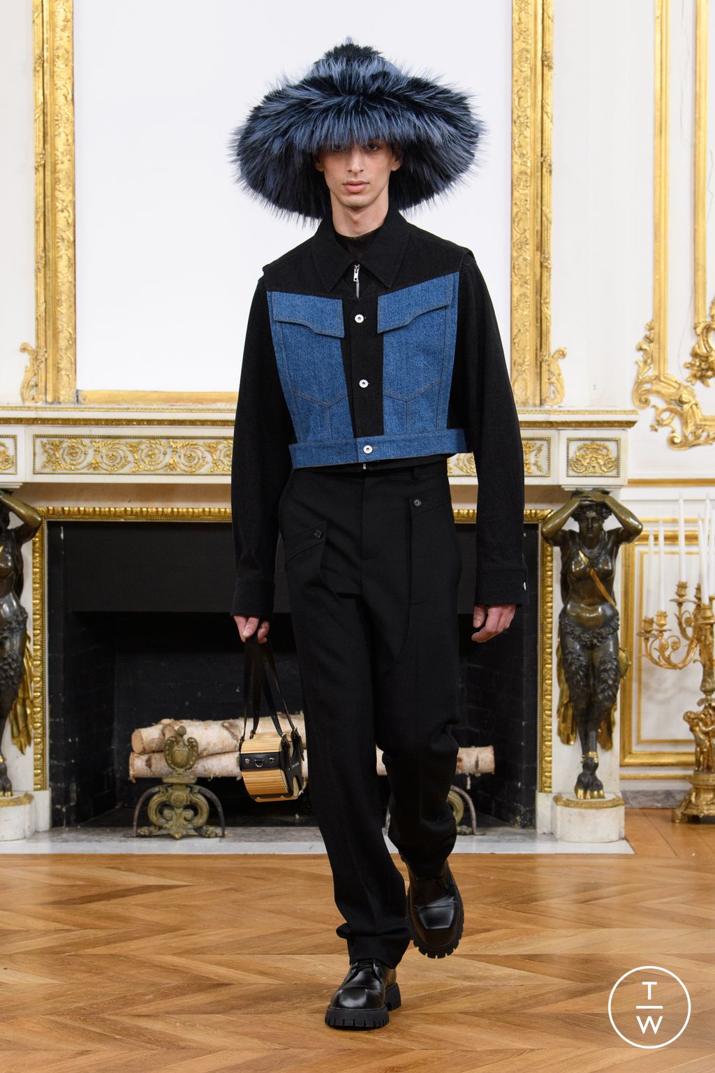 Fashion Week Paris Fall/Winter 2023 look 5 from the Feng Chen Wang collection menswear