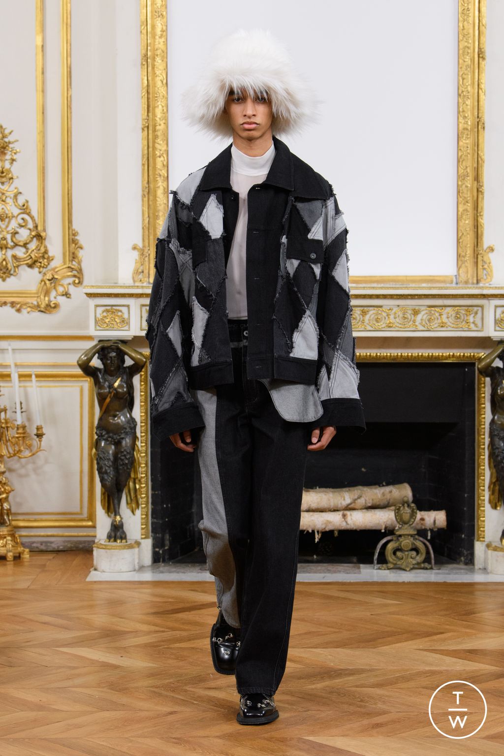 Fashion Week Paris Fall/Winter 2023 look 7 de la collection Feng Chen Wang menswear