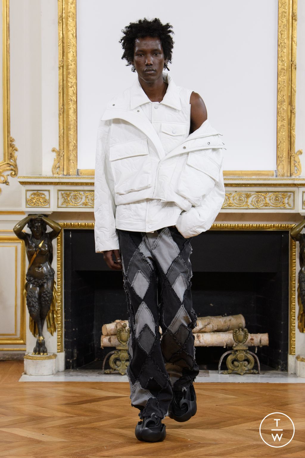 Fashion Week Paris Fall/Winter 2023 look 8 from the Feng Chen Wang collection 男装