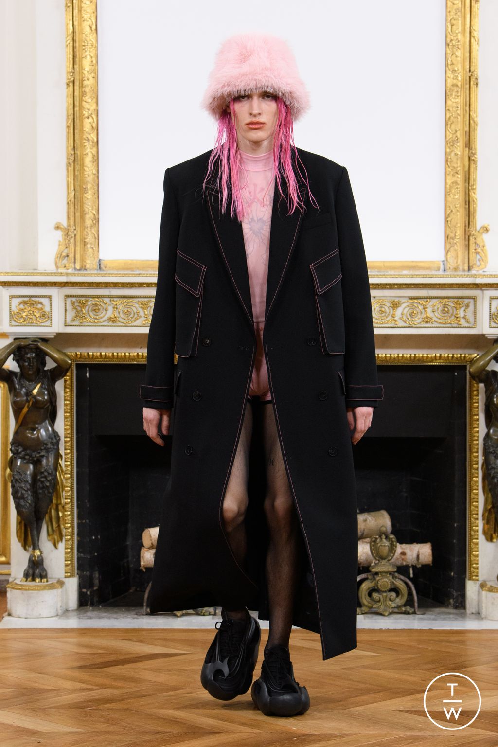 Fashion Week Paris Fall/Winter 2023 look 23 from the Feng Chen Wang collection 男装