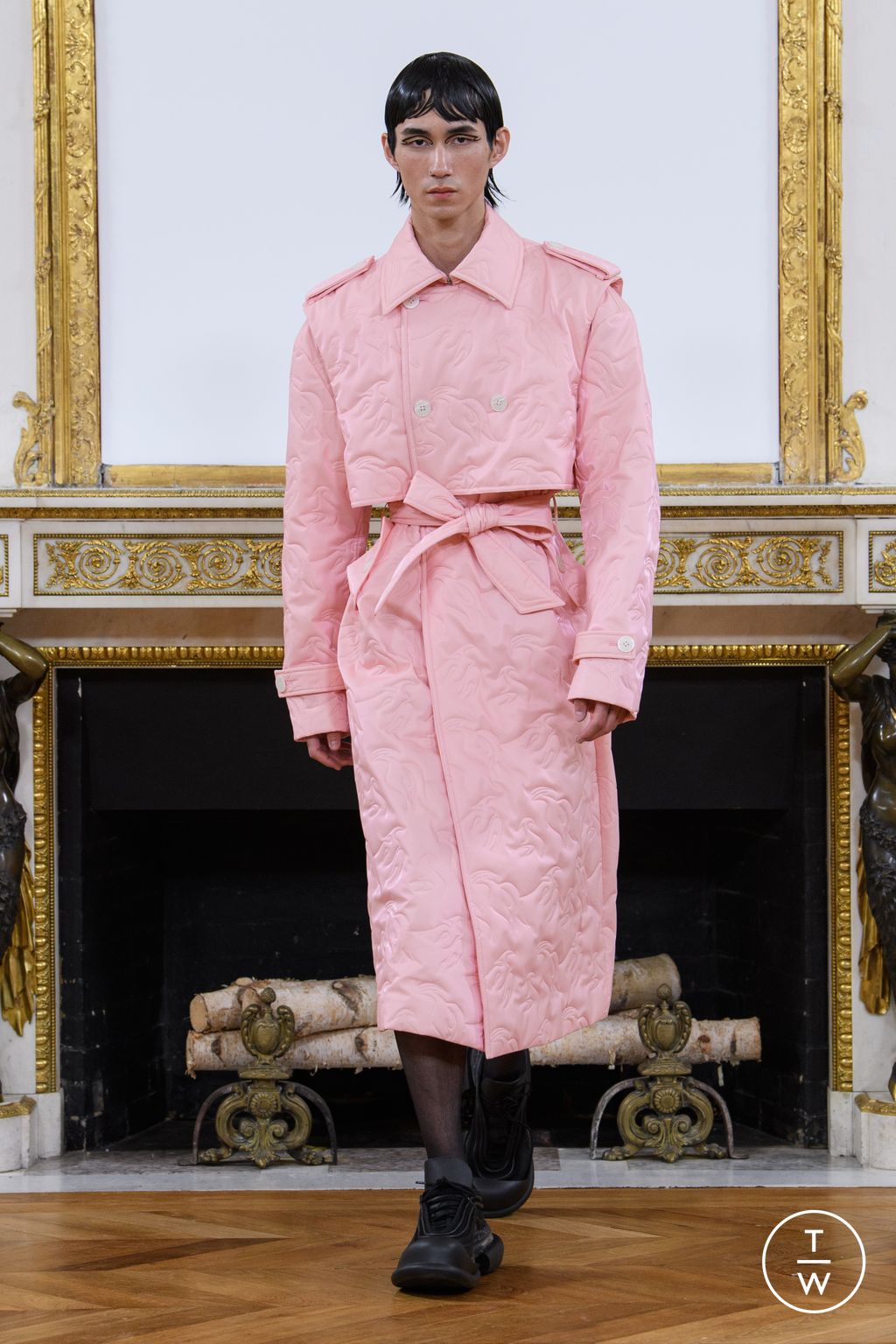 Fashion Week Paris Fall/Winter 2023 look 27 from the Feng Chen Wang collection menswear