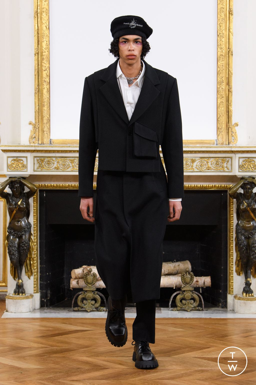 Fashion Week Paris Fall/Winter 2023 look 31 from the Feng Chen Wang collection menswear