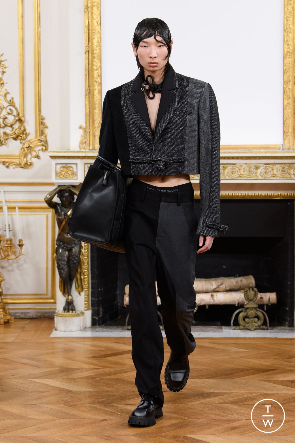 Fashion Week Paris Fall/Winter 2023 look 37 from the Feng Chen Wang collection 男装