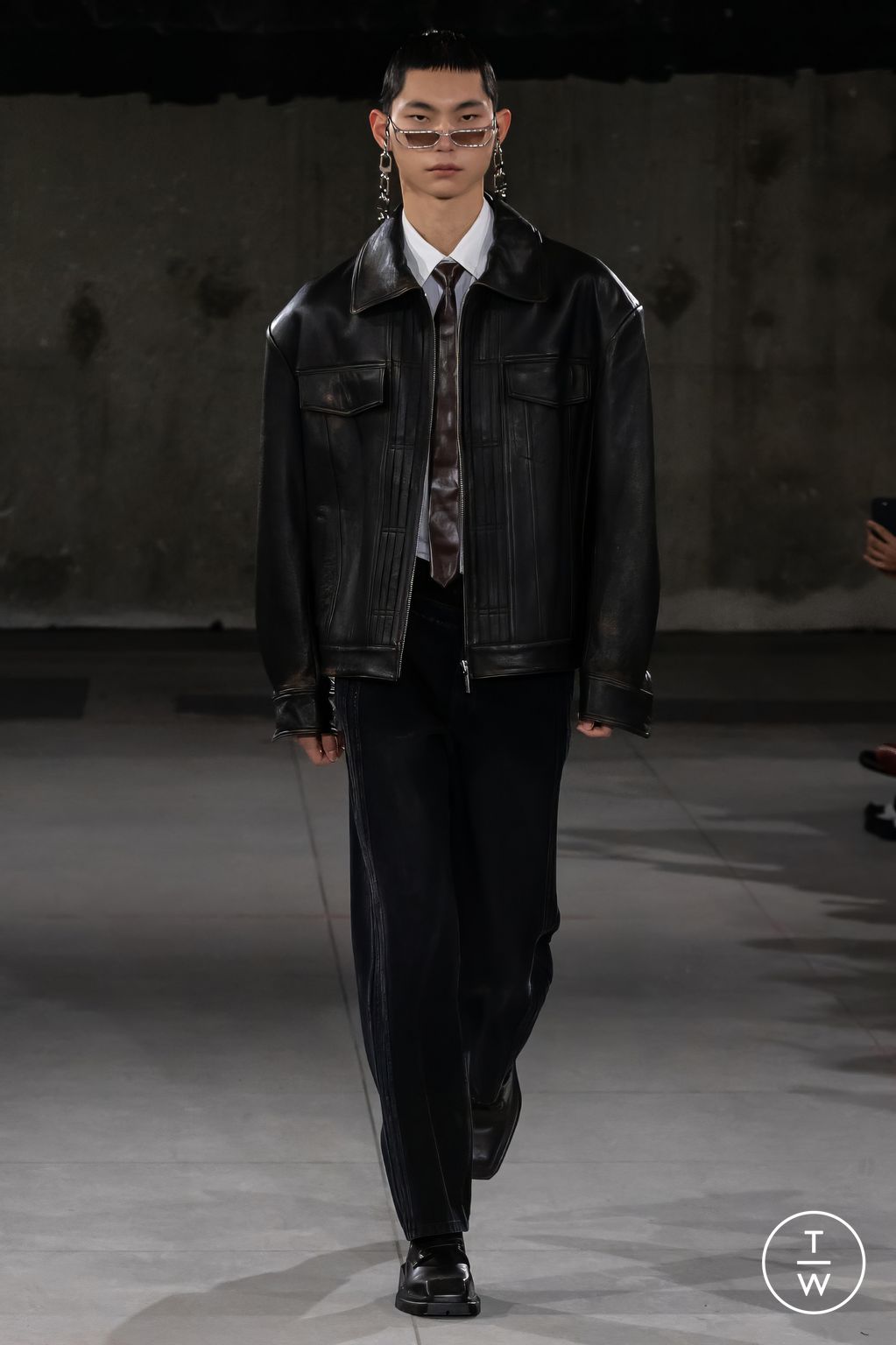 Fashion Week Paris Fall/Winter 2024 look 1 from the Feng Chen Wang collection 男装