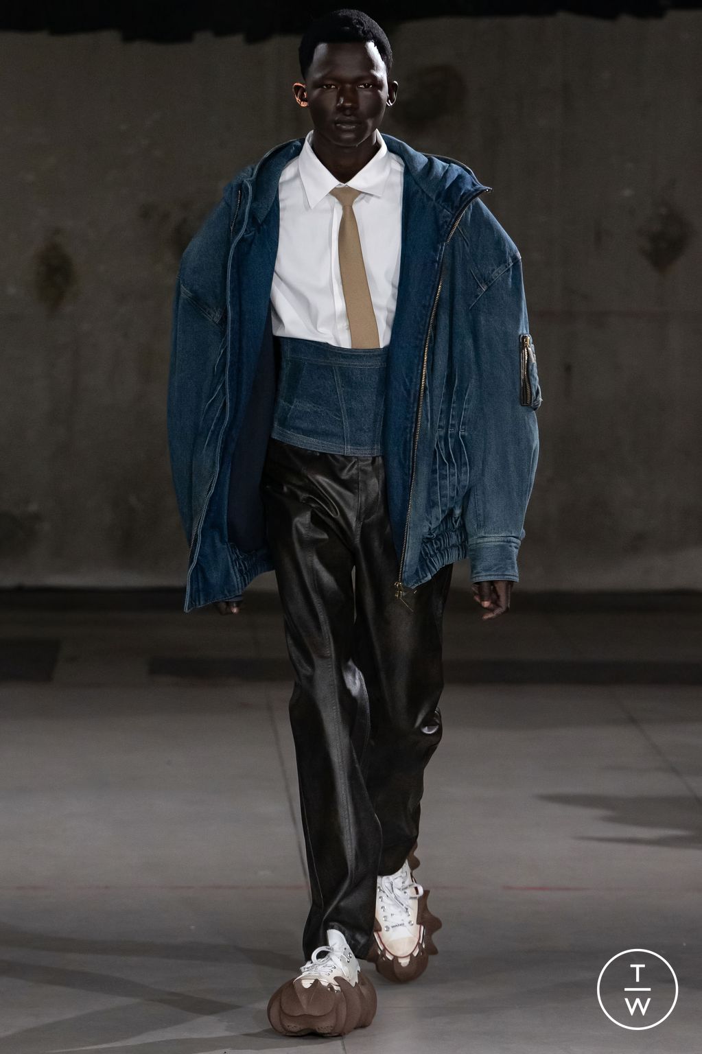Fashion Week Paris Fall/Winter 2024 look 7 from the Feng Chen Wang collection menswear
