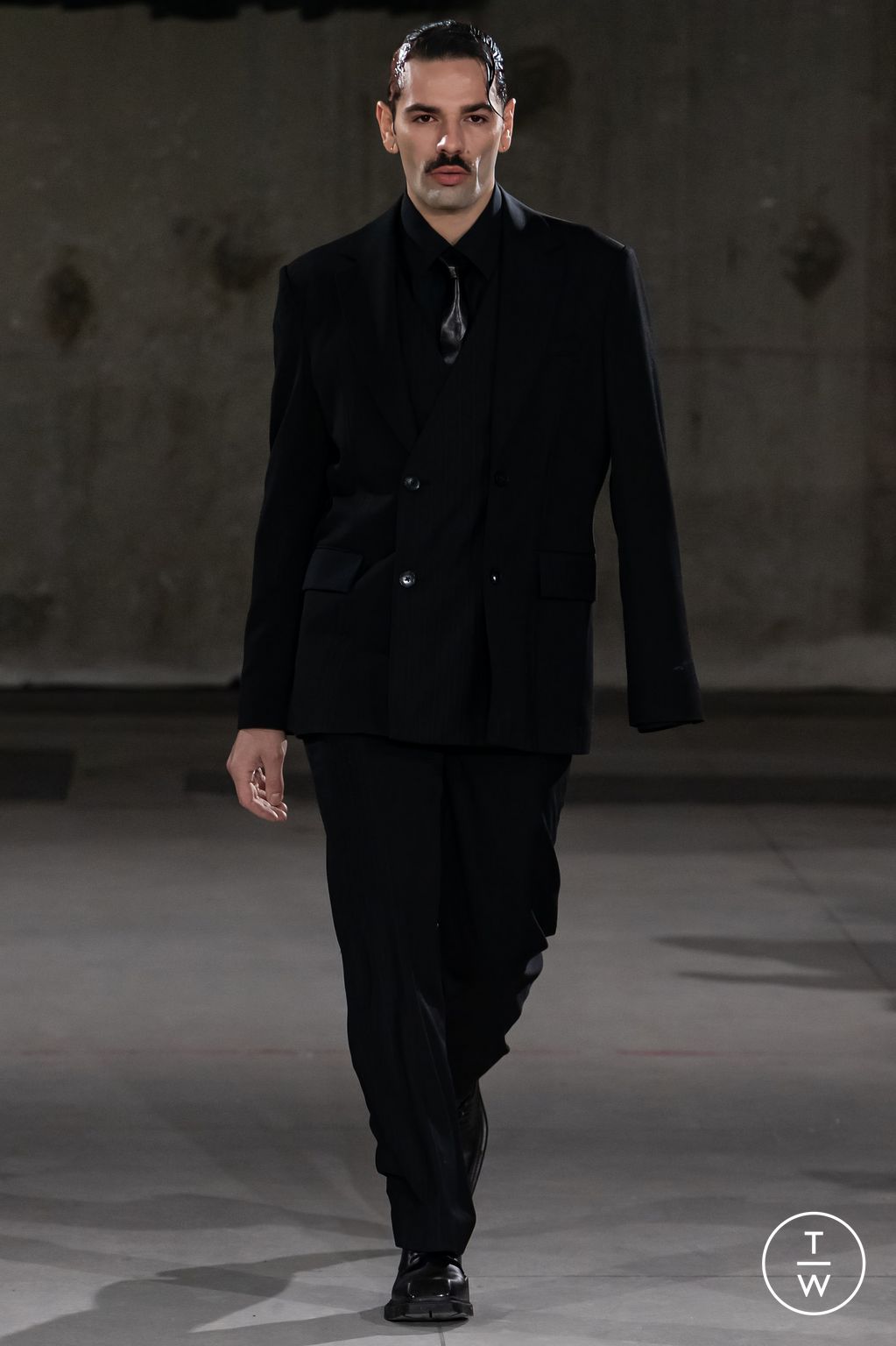 Fashion Week Paris Fall/Winter 2024 look 13 from the Feng Chen Wang collection menswear