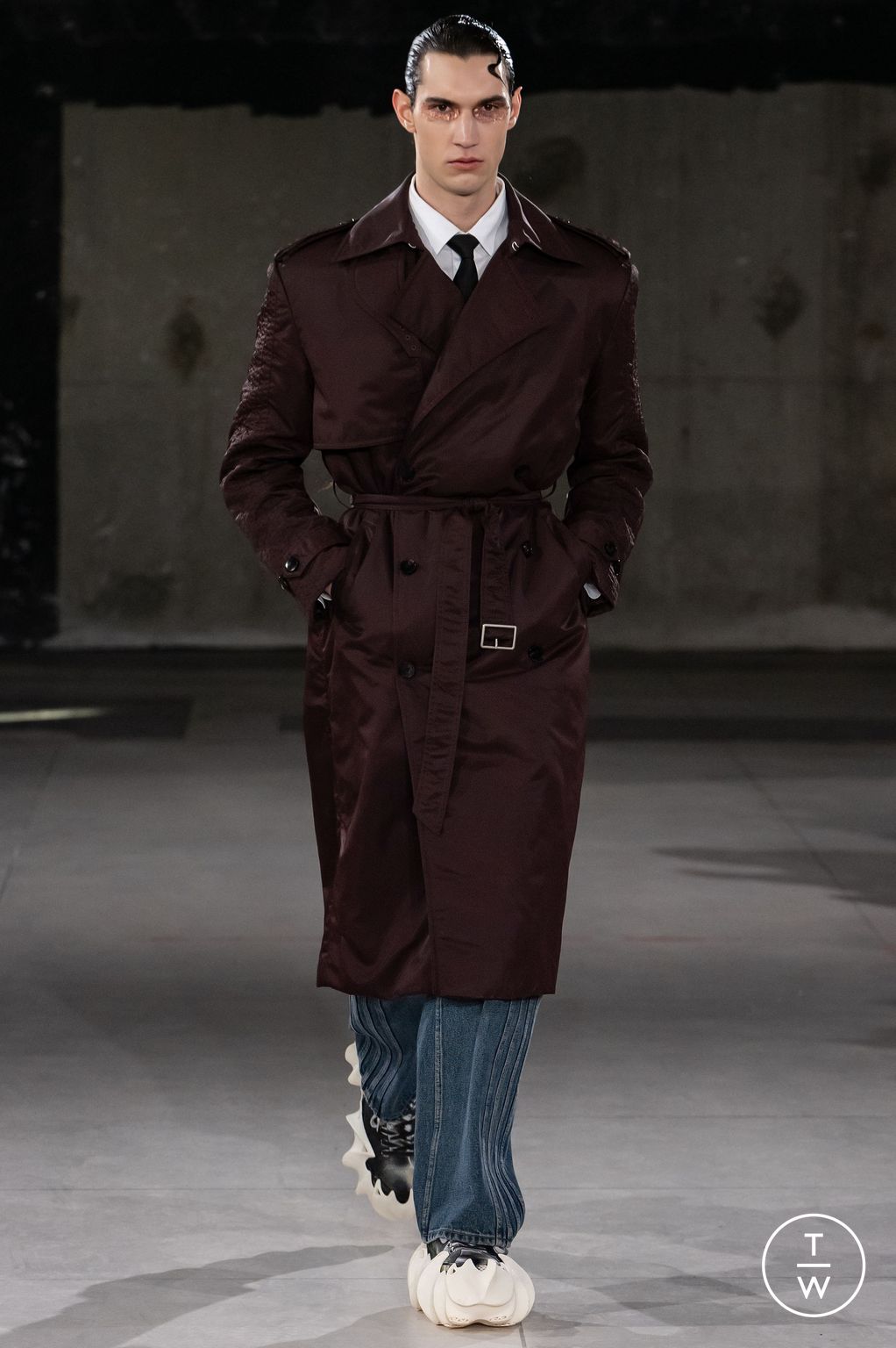 Fashion Week Paris Fall/Winter 2024 look 17 from the Feng Chen Wang collection menswear