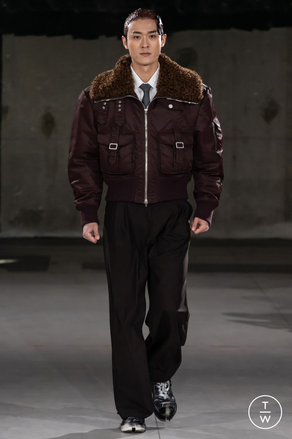 Fashion Week Paris Fall/Winter 2024 look 18 from the Feng Chen Wang collection menswear