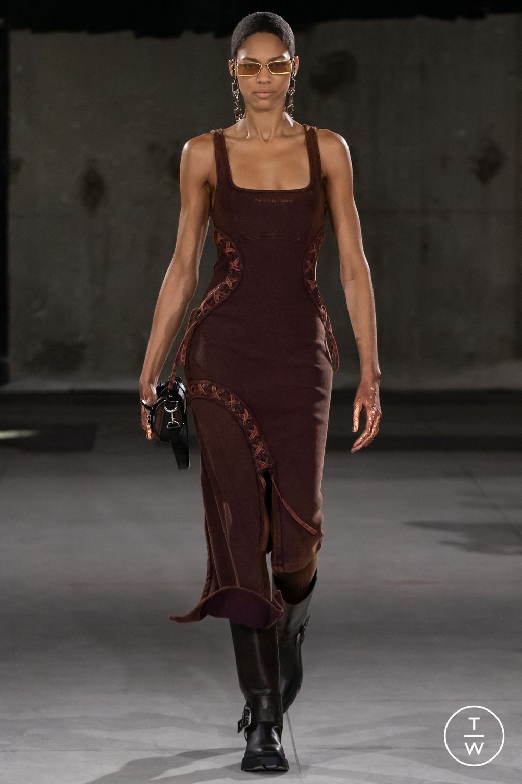 Fashion Week Paris Fall/Winter 2024 look 19 de la collection Feng Chen Wang menswear
