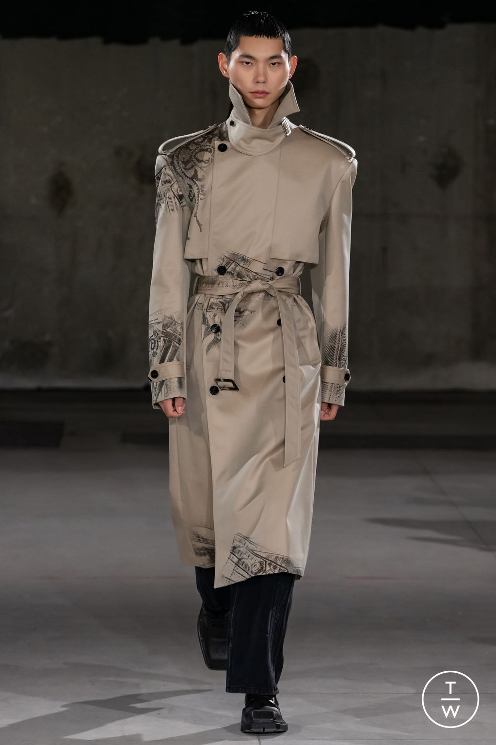 Fashion Week Paris Fall/Winter 2024 look 28 de la collection Feng Chen Wang menswear