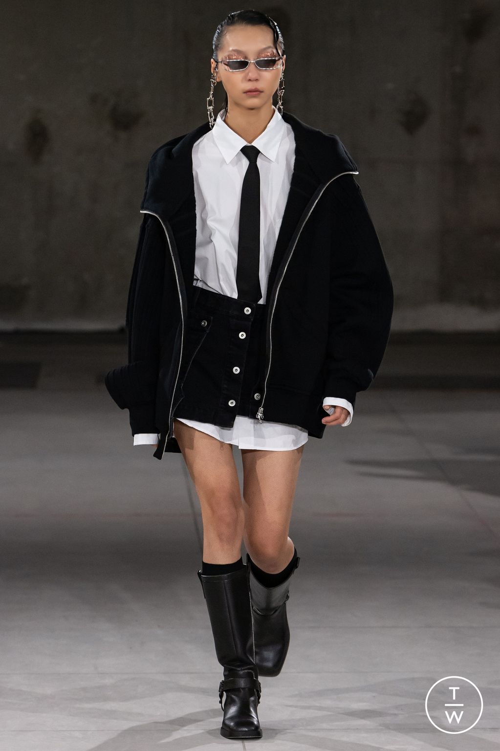 Fashion Week Paris Fall/Winter 2024 look 35 from the Feng Chen Wang collection 男装