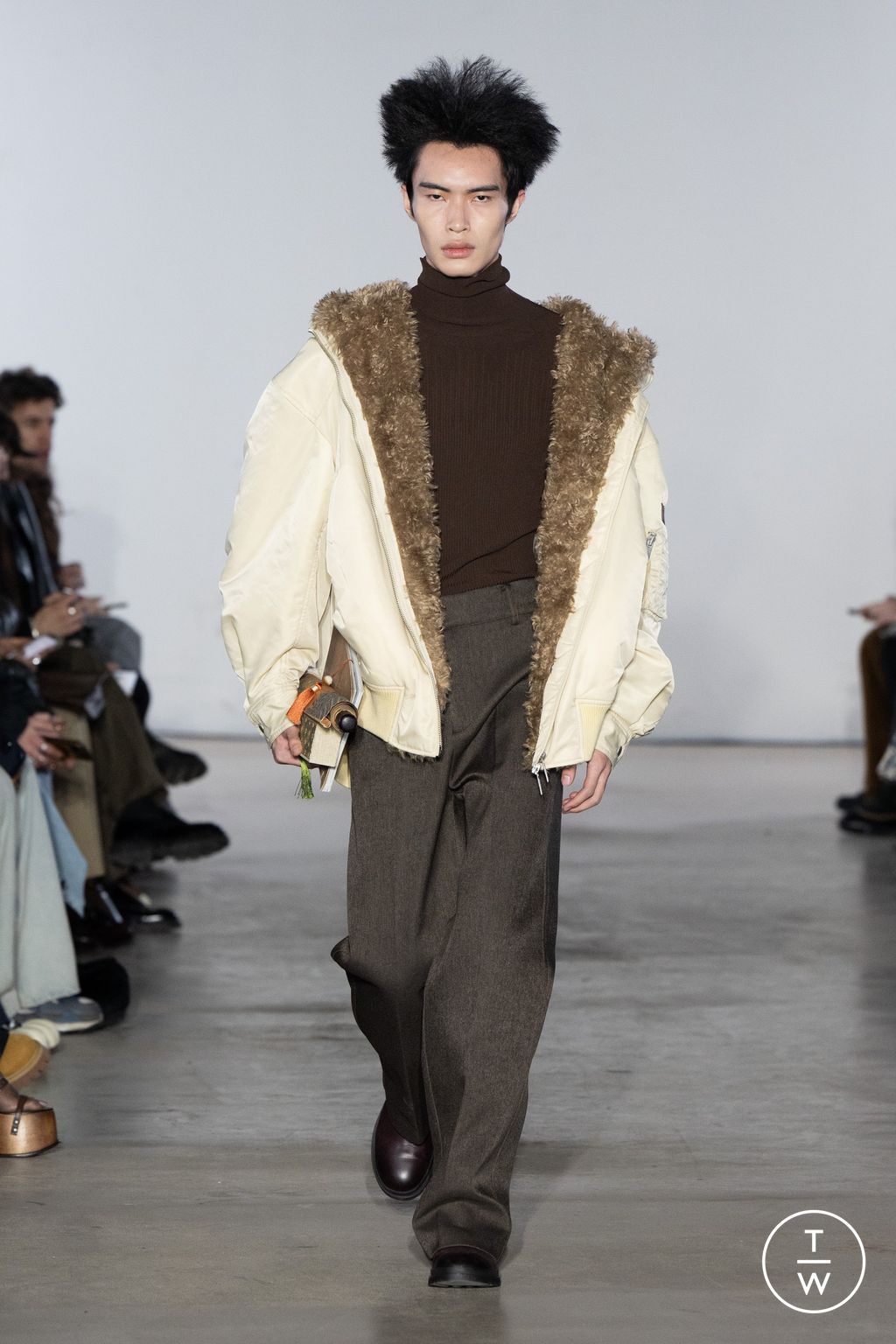 Fashion Week Paris Fall/Winter 2025 look 3 from the Feng Chen Wang collection menswear