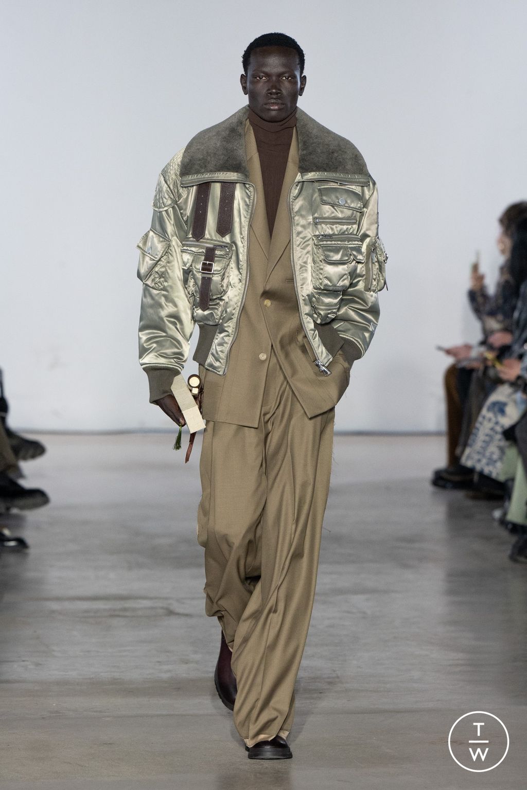 Fashion Week Paris Fall/Winter 2025 look 4 from the Feng Chen Wang collection menswear