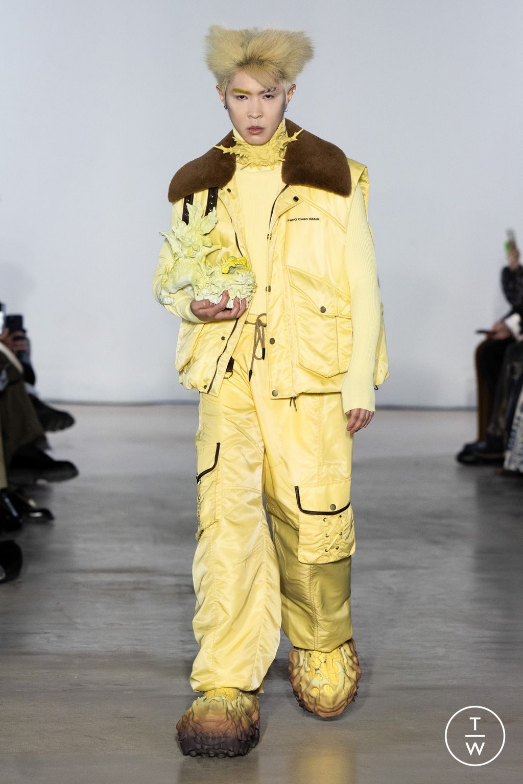 Fashion Week Paris Fall/Winter 2025 look 6 from the Feng Chen Wang collection menswear