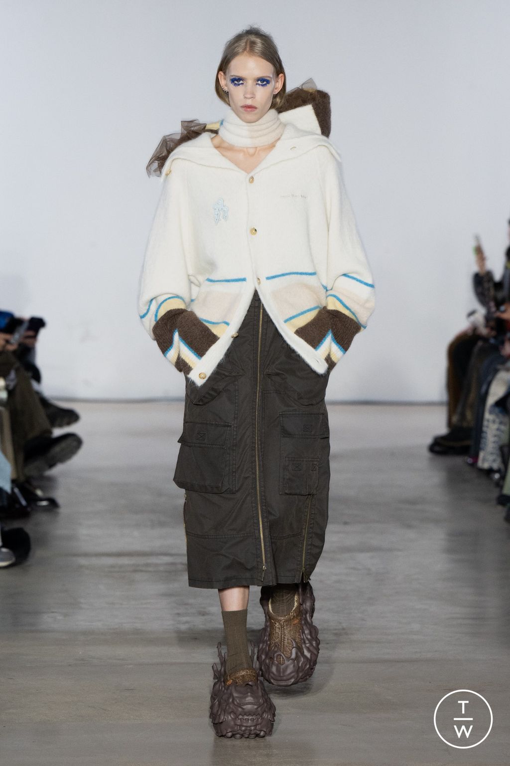 Fashion Week Paris Fall/Winter 2025 look 9 from the Feng Chen Wang collection menswear