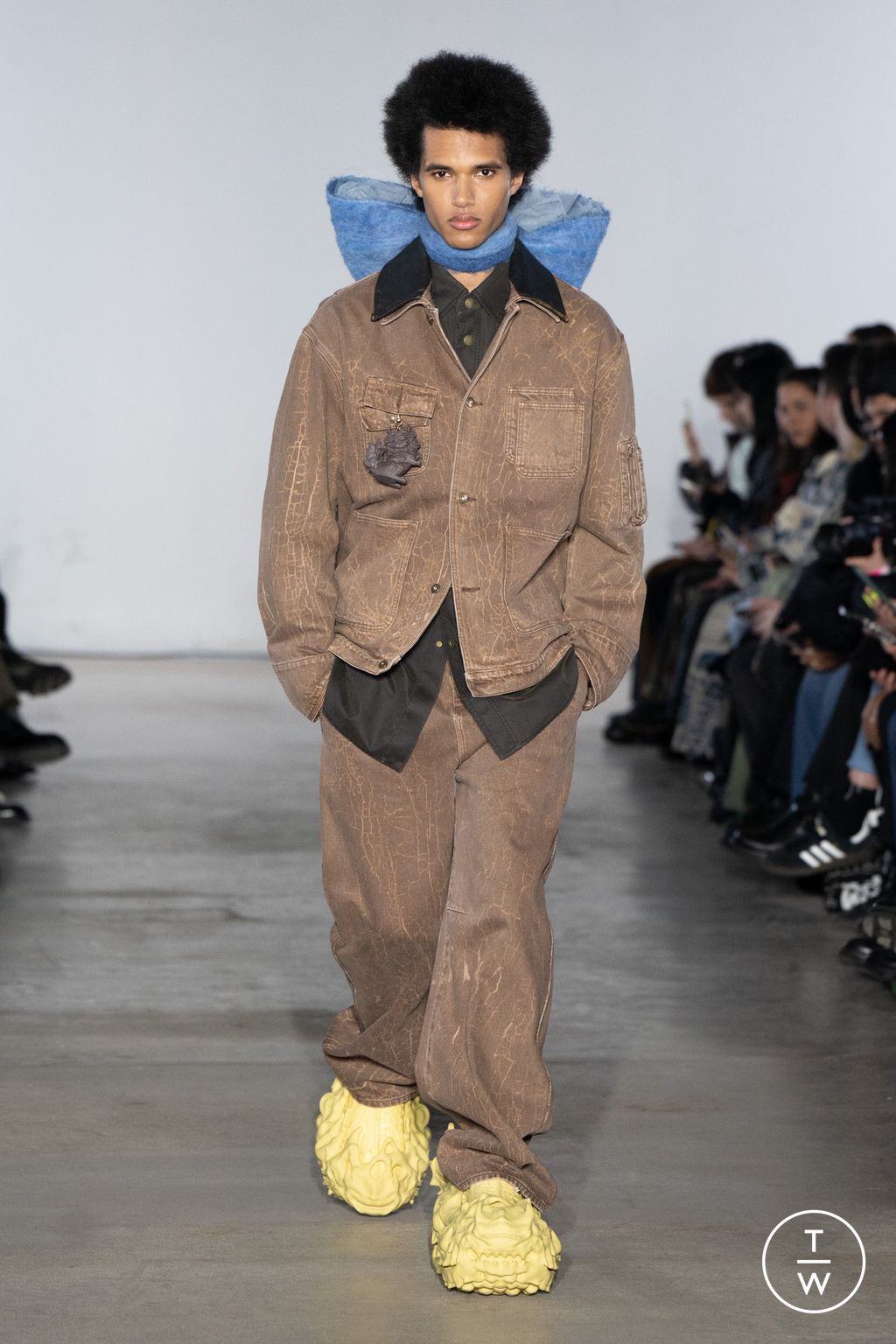 Fashion Week Paris Fall/Winter 2025 look 12 from the Feng Chen Wang collection menswear