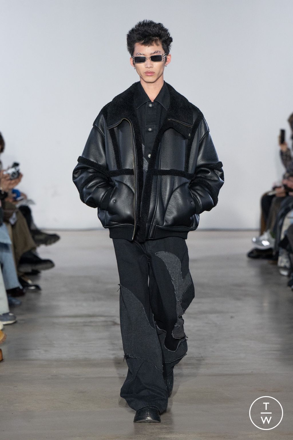 Fashion Week Paris Fall/Winter 2025 look 21 from the Feng Chen Wang collection menswear