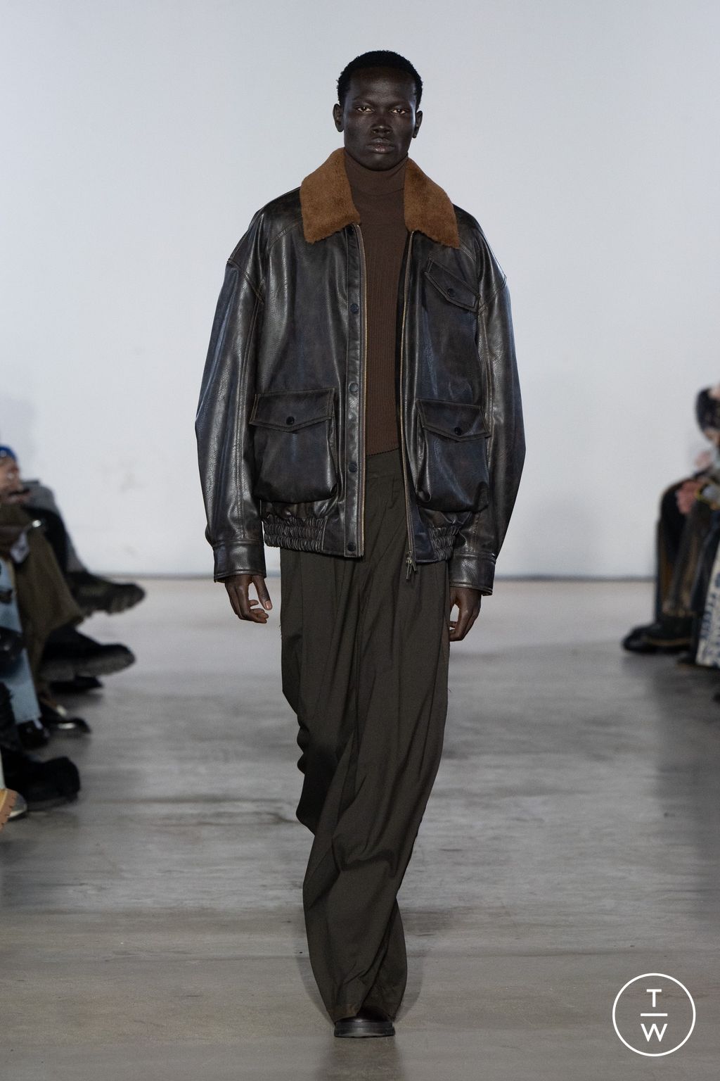 Fashion Week Paris Fall/Winter 2025 look 31 from the Feng Chen Wang collection menswear
