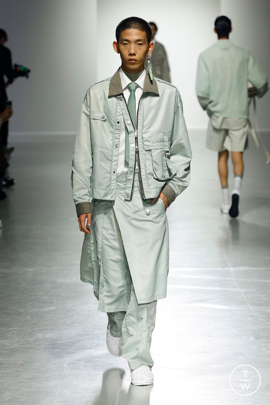 Fashion Week Paris Spring/Summer 2025 look 3 from the Feng Chen Wang collection menswear