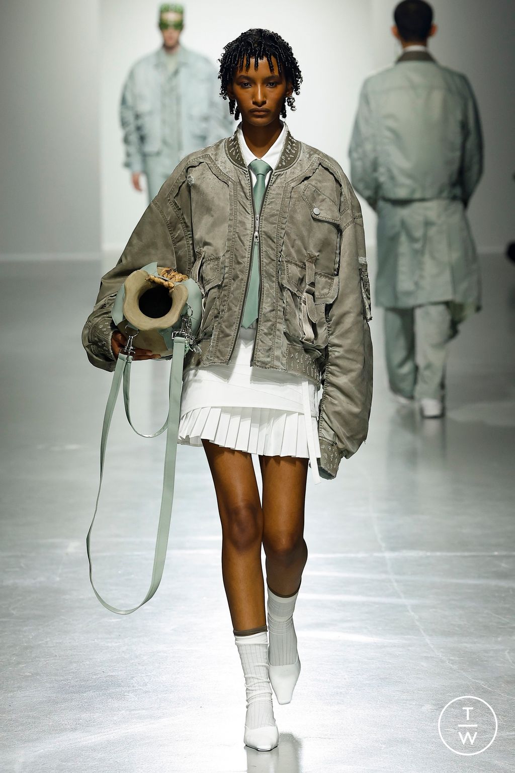 Fashion Week Paris Spring/Summer 2025 look 5 from the Feng Chen Wang collection menswear