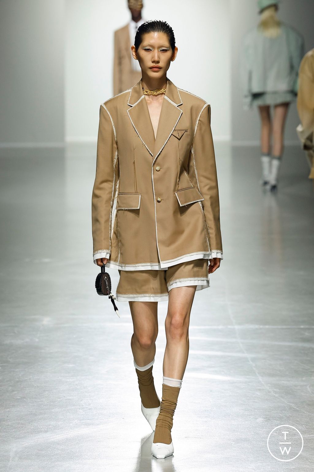 Fashion Week Paris Spring/Summer 2025 look 15 from the Feng Chen Wang collection menswear