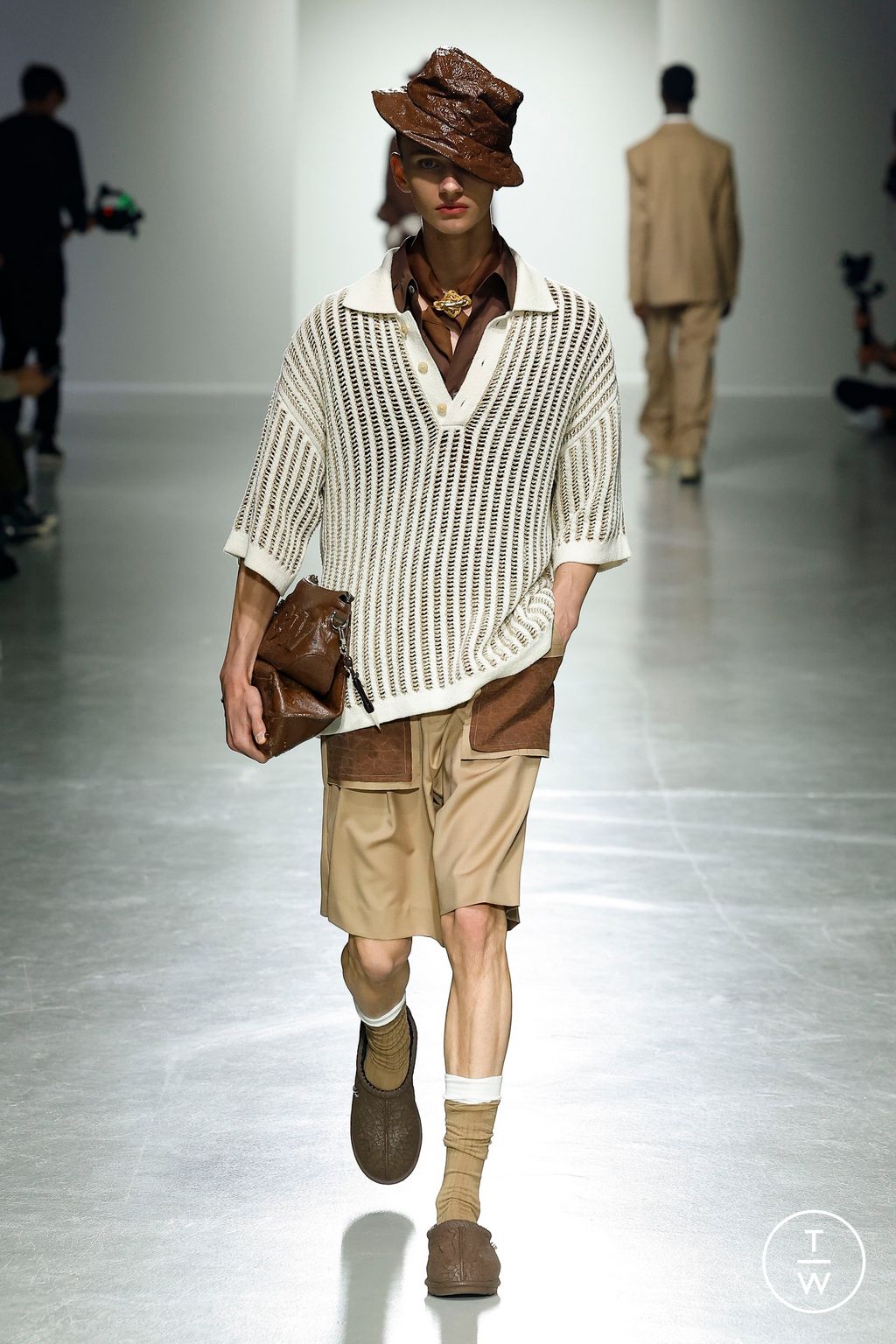 Fashion Week Paris Spring/Summer 2025 look 21 from the Feng Chen Wang collection menswear