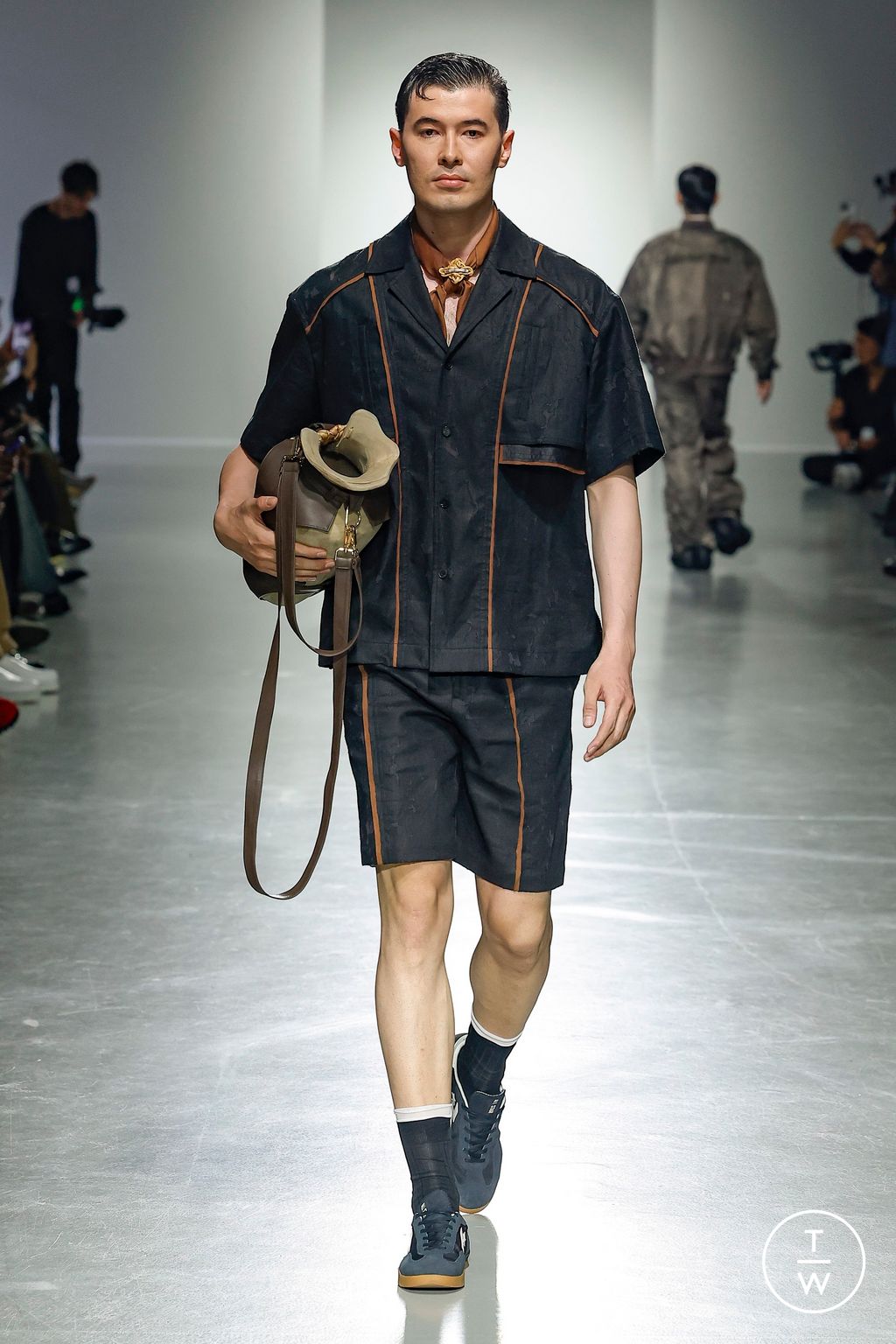 Fashion Week Paris Spring-Summer 2025 look 33 from the Feng Chen Wang collection menswear