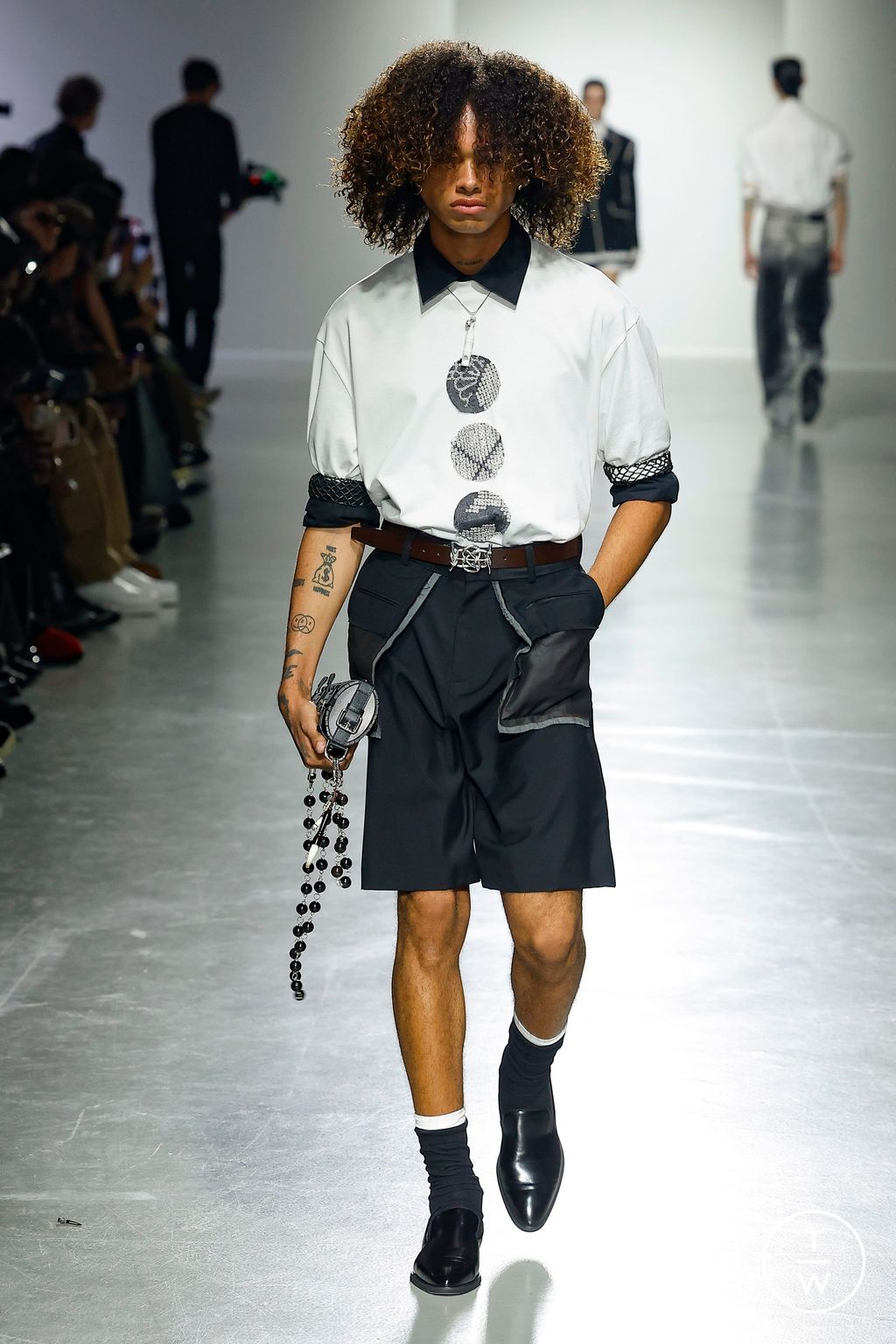 Fashion Week Paris Spring/Summer 2025 look 41 from the Feng Chen Wang collection menswear