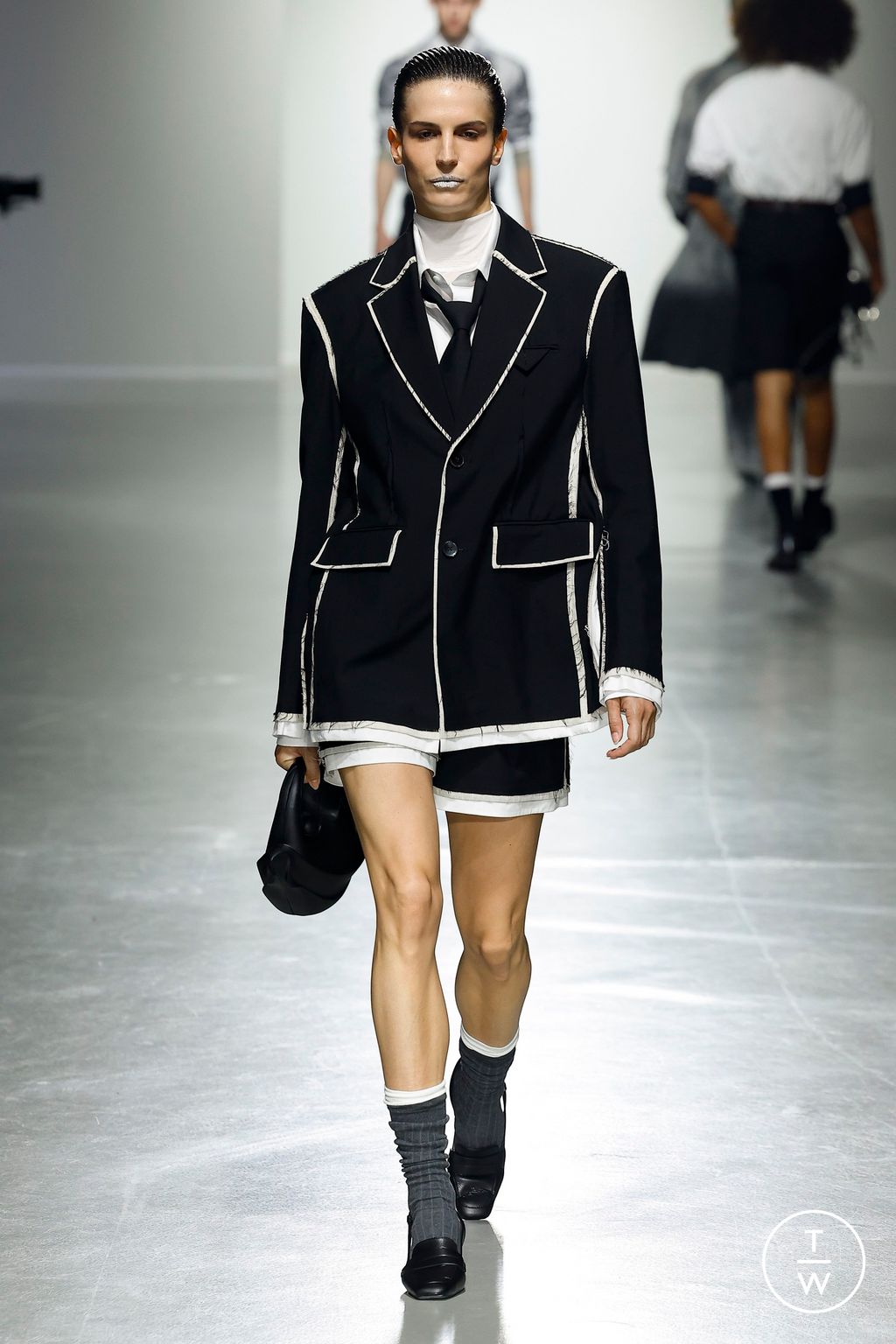 Fashion Week Paris Spring/Summer 2025 look 43 from the Feng Chen Wang collection menswear