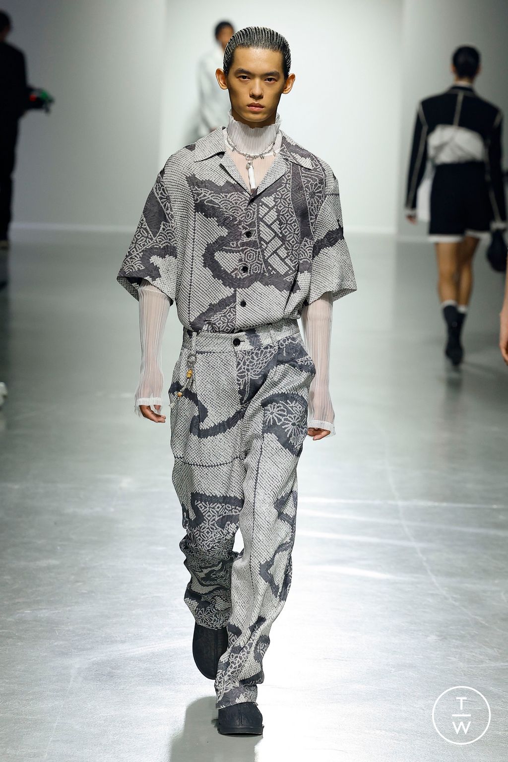 Fashion Week Paris Spring/Summer 2025 look 47 from the Feng Chen Wang collection menswear