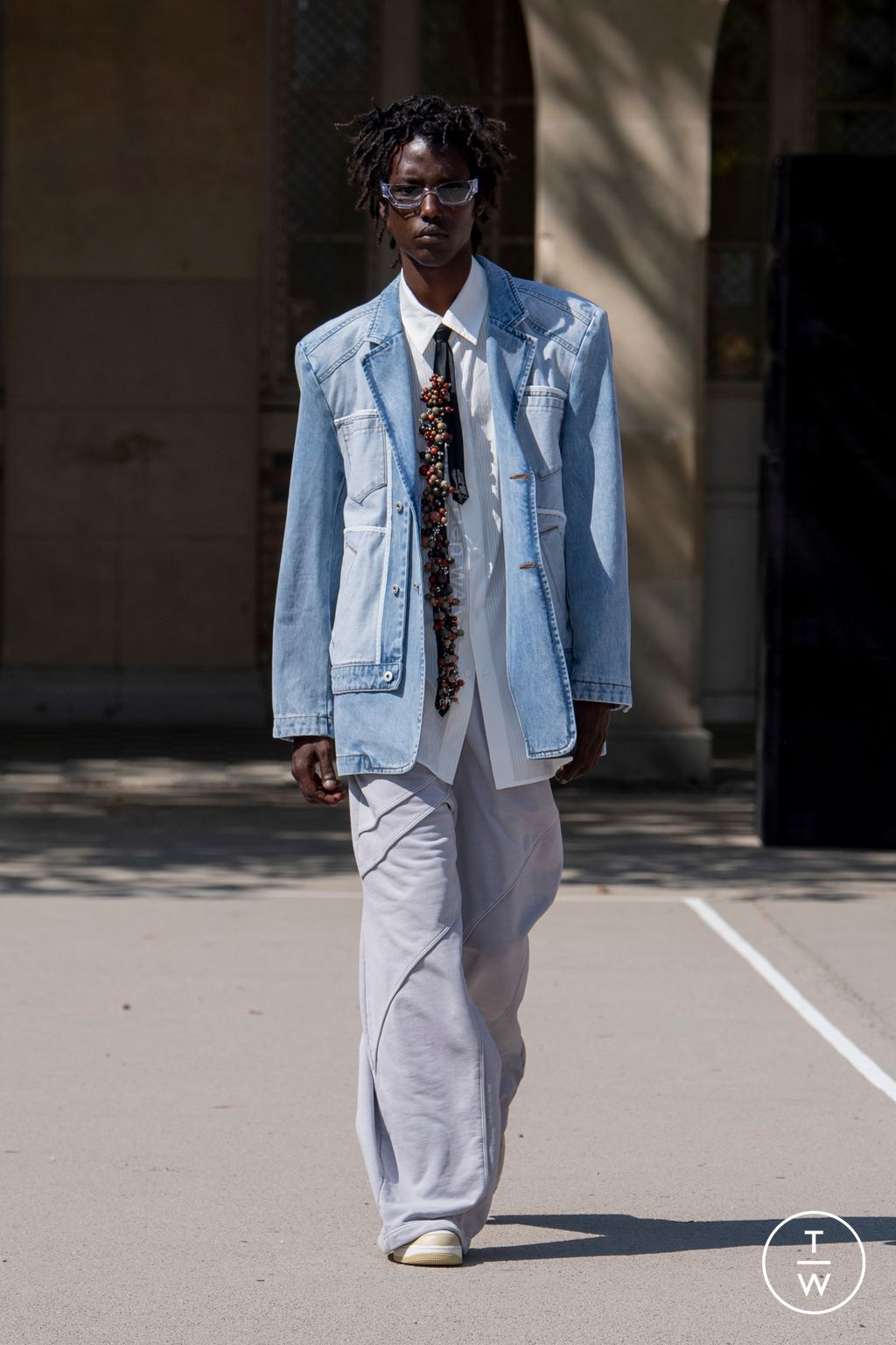 Fashion Week Paris Spring/Summer 2024 look 5 from the Feng Chen Wang collection menswear